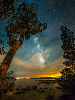 space-pics:  Milky Way over Speedboat Beach, Lake Tahoe. [OC][1935x2580]http://space-pics.tumblr.com/