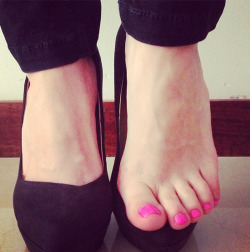 barefootgals:  ;)         