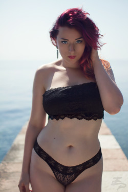 nofakecurves:  jeffroscurvygirls:  Necia Navine Photo taken by Edelman Photography  No Fake Curves :: Submit your Natural Beauty! 