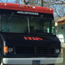oryeo:  rudelyfe:  ecstasymodels:  Kelis’ Food Truck Brings SXSW To The Yard   WHATTTTTT HEY LOVE !!  But does she sell milkshakes?