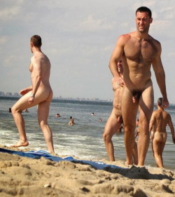 alanh-me:    41k  follow all things gay, naturist and “eye catching”     ❤️ Love Summer 