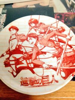 Plate with a Eren, Mikasa, and Levi design from the “Friends of Seven” collaboration!I want to say that this is a new official image, but not 100%&hellip;