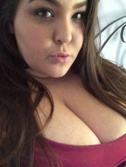 Selfie break! This is me right now. :)  Boberry.bigcuties.com