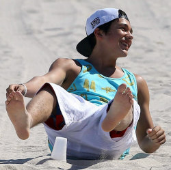 get-over-yourself-bub:  Austin Mahone  I AM SO HERE FOR THIS WHITE BOY’S SOLES UGH 