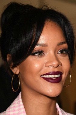 fuckyeahrihanna:  Rihanna attending MAC’s