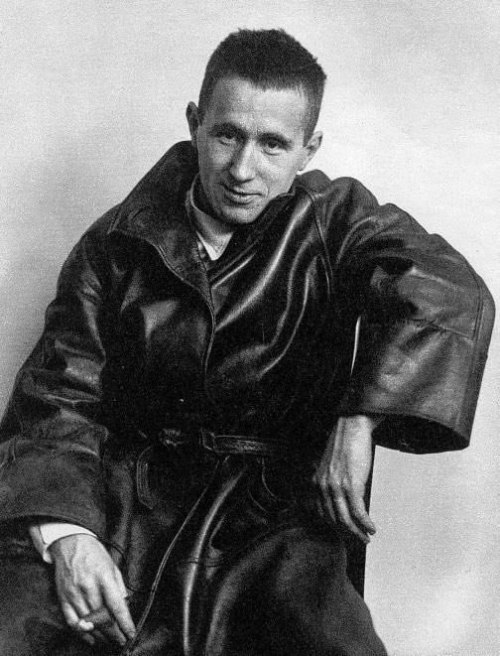 fravery:   A primeira coisa que você precisa aprender é a arte da observação.___ Bertolt Brecht   https://painted-face.com/