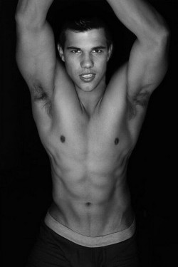 male-armpit:  Taylor Lautner