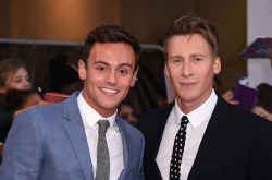 buzzfeedlgbt:  Dustin Lance Black Has Reminded Sam Smith That Other Gay People Have Won An Oscar 