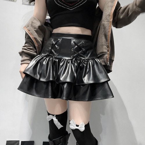 ari-kanon:  Gothic Black Skirt