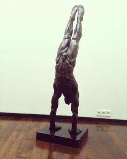 malefeed:   killianadam: I love this! #statue #handstand #art [x] #killianadam 