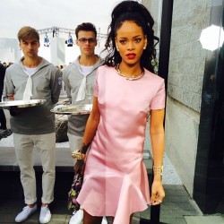 hellyeahrihannafenty:  Rihanna | Dior Resort 2015 Show 