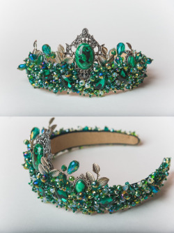 culturenlifestyle: Beautiful Handmade Headbands Inspired by Dolce &amp; Gabbana: Haute Couture Ukranian artist Anna from Shiny Beauty Store’s stunning crown creations have been directly inspired by Dolce &amp; Gabanna Haute Couture. Her exquisite crowns