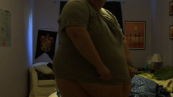 xj78:  In this video I Celebrate growing past 500 pounds (228kg) by trying on old clothes. Some of them are from before I started gaining. Most of them doesn’t fit well.   Links:  Computerhttp://www.clips4sale.com/store/70055 (Name of video: Swedish