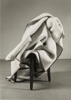 abridurif:  Peter Hujar, Blanket in the Famous Chair, 1983
