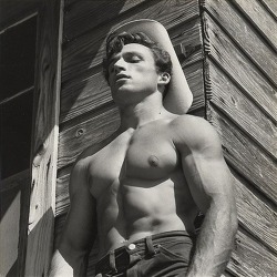 Guyfarris:  Vintage Beefcake Shot Of Bodybuilder Richard Bennett. Classic Movies,