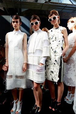 Naimabarcelona:  Emily Meuleman, Lauren English And Ruby Jean Wilson Backstage At