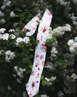culturenlifestyle:  New Stunning Floral Ties   Gone are the days when men are stuck with boring old patterns on their ties! While solid colored neckties along with striped, checkered and paisley printed ones seemed to have last forever, an Etsy store