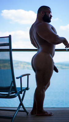 naughtyjustlikeyou:  noodlesandbeef:  Hotel Butts: Our cruise ship balcony room Like my Asia Cruise, I booked a balcony room so we could enjoy a private view of the sea….and take photos naked. My silhouette has been contrast corrected to keep this artsy