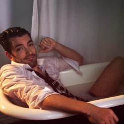 amusing-url-here:  my current sexuality: jonathan scott from the property brothers/buying &amp; selling/ brother vs. brother/ brothers at home in a bathtub.  