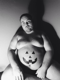 growing-to-love:  This is my best friend Drew Bearrymore. I told him it would be a cool Halloween idea if he drew a pumpkin face on his tummy and then he did. He looks amazing. He’s goals tbh. (Posted with permission) 🎃🎃🎃🎃🎃🎃