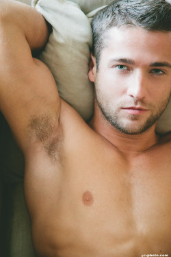 goldenmenbgd:  Colby Melvin (  © 2013 Gabriel