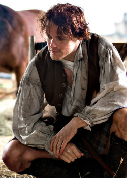 heughanned:  Jamie Fraser flirting in a stable. ( x )  