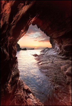 bluepueblo:  Sea Cave, Mewstone, England