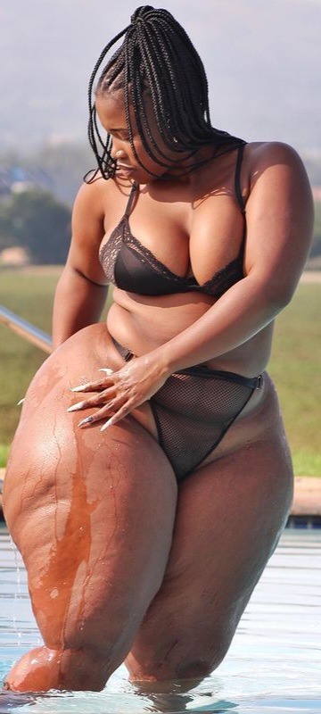 nastynate2353:If don&rsquo;t make damn no sense how thick she is. 