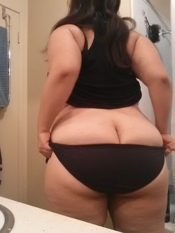 sothicksocurvy:  chubby-lovers:  Gimme that