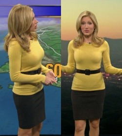 hot-weather-girls:  Weather expert Jackie Johnson delivers the 10 day forecast for California in a tight sweater and short skirt.