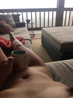 mrslefthand:  Enjoying my porch in a whole new way this morning!
