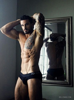 Stuart Reardon has the most amazing body, and the best tattoo!