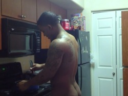 nakedblackmen:  Naked black guy cooking up some food. Chat With Naked Black Men Here