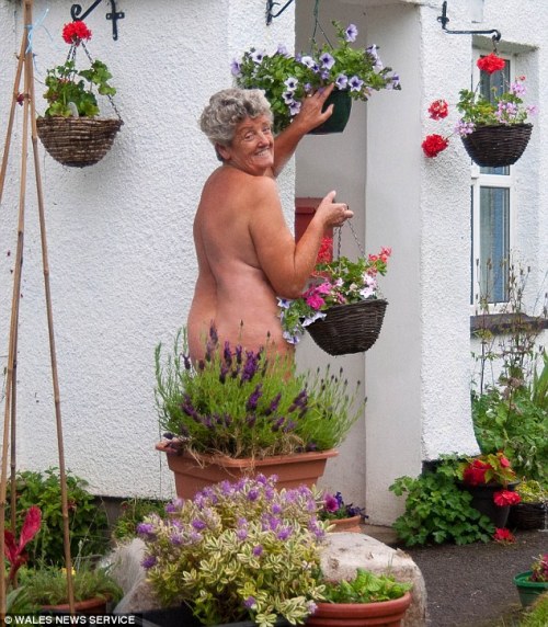 Sex nudiarist2:  ‘Glamorous grannies’ pictures