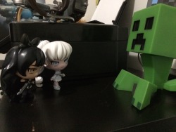 Just got my chibi figures and decided to make a little mono scene!omFG THEY LOOK SO CUTE!!!!!!!!!!!!!!!!! yes honeys fight off that nasty creeper