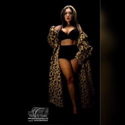 #tiddytuesday  or #tittytuesdayy  with retired model Crystal Rose who&rsquo;s ample bust and  shapely legs give this animal print look it&rsquo;s punch #photosbyphelps #fashion #thighs #sexyatanysize #coat #heels #jerseyshore #newjersey