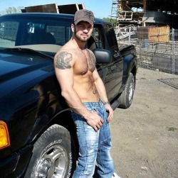 nocityguy:  Corn-Fed Farmers, Country men, Cowboy’s, and more. Be Sure to Follow Me at: http://nocityguy.tumblr.com    Take me home bubba!