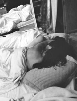 lezberotic:  delahautesavoie:  lipstick-lesbian:  w3as3ly:  waking up like this basically every day   ♀♡♀  Is it Sunday yet ? &lt;3  Oh is THIS what 2 girls in love do??????