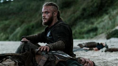 Images from this scene should have been used in the marketing of the show, only in a close up shot: a bloodstained Ragnar with axe or sword in hand and laser blue-green eyes!