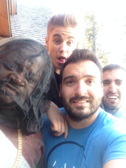 justinbieber:  Poobear&rsquo;s #selfie on Shots  Ahlogf