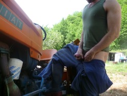 jerkitatwork:  Tractor pullinI am now only reblogging content on tumblr (until they shut me down) - new content is only being posted on explicitr.  Go here to see the posts that you’re missing:https://www.explicitr.com/members/jerkitatwork/1k happy