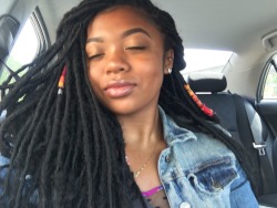 jamblasian:  It’s hard to take selfies in a moving car