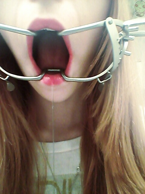 nillatana:  Gape for Mistress  Think of all the things that could be put in my mouth!