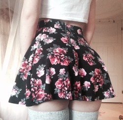 classically-curvaceous:  I has this skirt =]