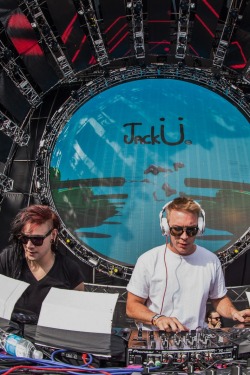 rave-world:  Jack Ü (Skrillex x Diplo) ~ Ultra Music Festival 2014 | Rukes.com