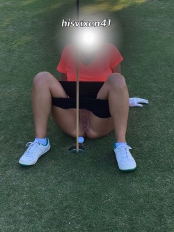 dawnscrack:  hisvixen41:  More golf course fun flashing with my sexy wife.  I’ll try for a hole in one 🙌👅💋