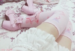 neko-vanilla:  I love this dress, socks and shoes ( ˊᵕˋ )♡.°⑅Always feel so cute on them ~(˘▾˘)~