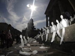 sixpenceee:  A thousand miniature people have slowly melted away in a Berlin square in an effort to draw attention to melting ice caps in Greenland and Antarctica. Brazilian artist Nele Azevedo carved the figures out of ice and placed them on steps in