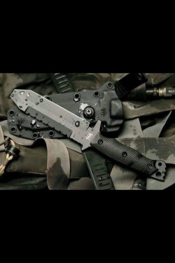 whiskey-wolf:  Hey what’s the name of this knife, and the brand of it?Here ya go: http://hardcorehardware.com.au/hardware/muk01-g.php MUK01-G- Hardcore Hardware   _ AUS