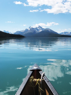 travelingcolors:  Canoeing in Maligne Lake,
